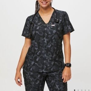 Figs NWT FreeX Bonsai Camo Scrub Set. XS top & S bottom